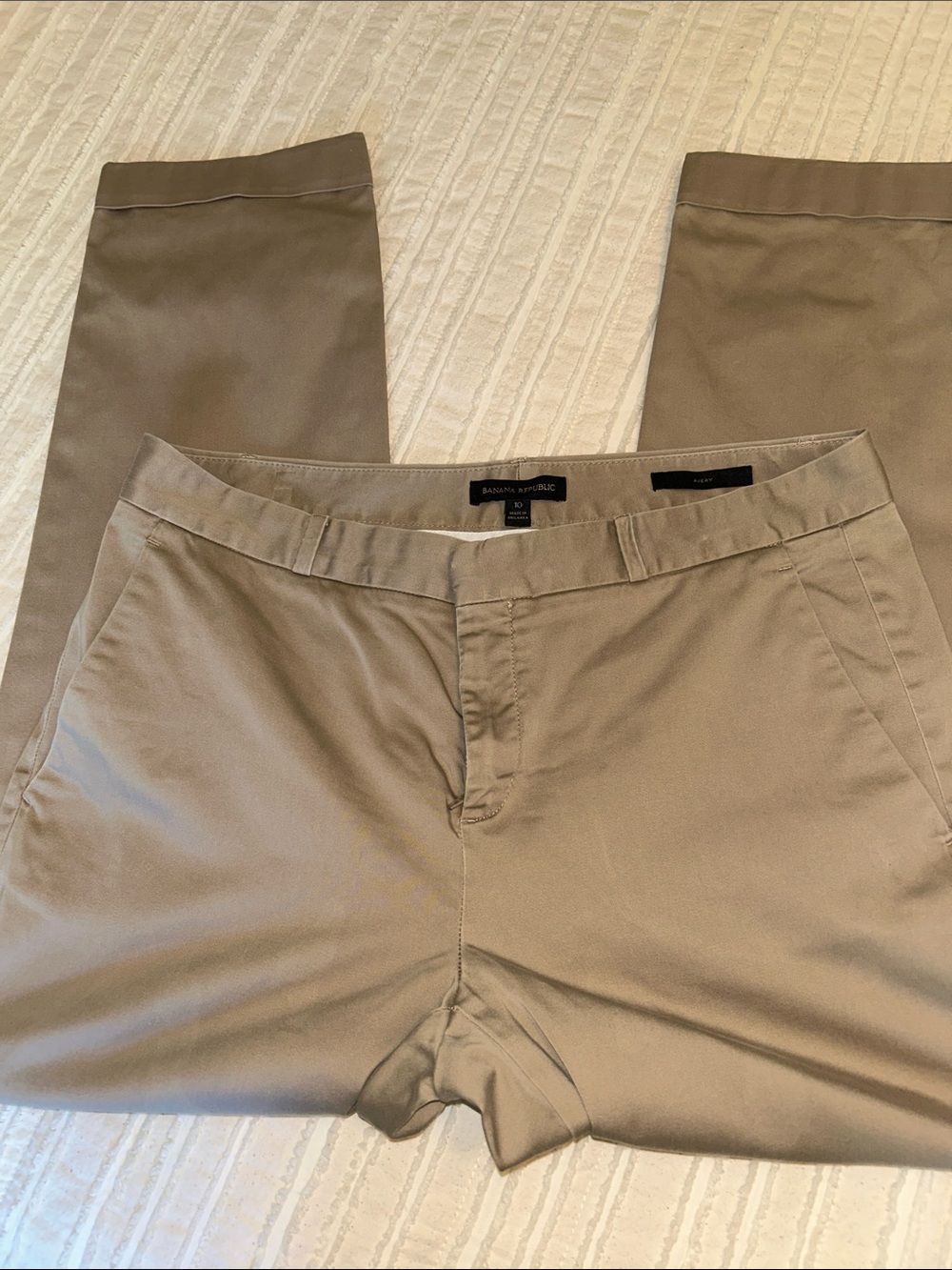 Banana Republic Avery Size 10 Cuffed Khakis